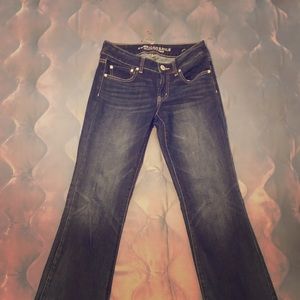 Women’s American Eagle jeans.